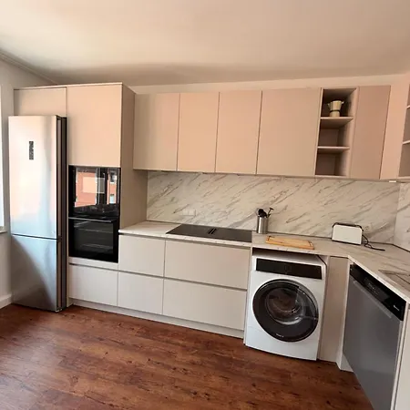 Luxury In Prime Location With South-facing Balcony Дюссельдорф