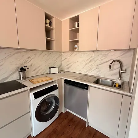 Апартаменты Luxury In Prime Location With South-facing Balcony
