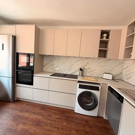 Апартаменты Luxury In Prime Location With South-facing Balcony