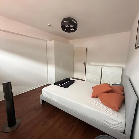 Luxury In Prime Location With South-facing Balcony *